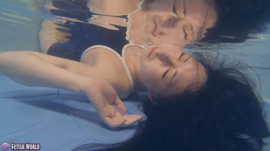 【Blu-ray版】黒髪美少女の水中ご奉仕 月野ゆりあ
