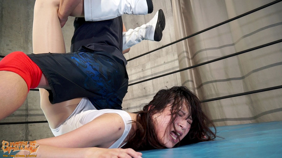 白い水着のプロレスラー 180㎝の美人長身ファイターニューサンダーさえ登場